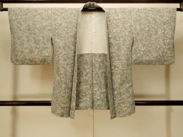 画像1: P0109W 女性用 羽織   シルク（正絹） 薄い灰色がかった水色,  抽象的模様 【中古】【USED】【リサイクル】 ★★☆☆☆【P0109W】 (1)