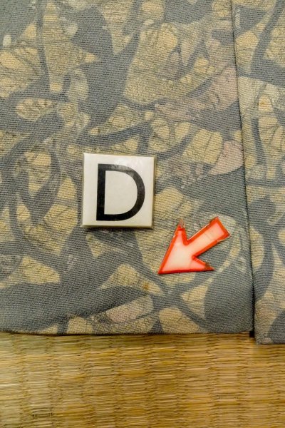 画像17: P0109W 女性用 羽織   シルク（正絹） 薄い灰色がかった水色,  抽象的模様 【中古】【USED】【リサイクル】 ★★☆☆☆【P0109W】 (17)