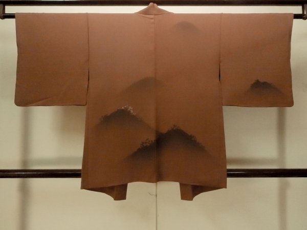 画像2: P0109X 女性用 羽織   シルク（正絹） 深い茶色みえんじ,  山 【中古】【USED】【リサイクル】 ★★★☆☆【P0109X】 (2)