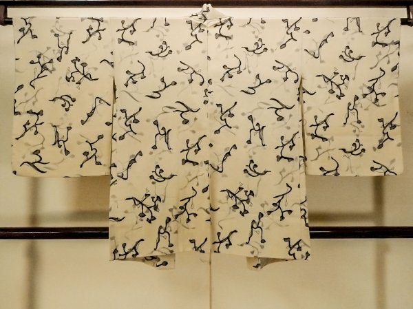 画像2: P0110B 女性用 羽織   シルク（正絹） 灰色がかったベージュ,  花 【中古】【USED】【リサイクル】 ★★★☆☆【P0110B】 (2)