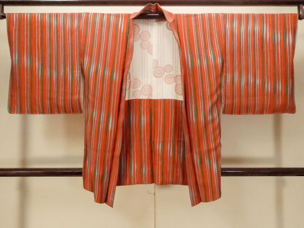 画像1: P0110C 女性用 羽織   シルク（正絹） 鮮やか赤色,  立涌 【中古】【USED】【リサイクル】 ★★★★☆【P0110C】 (1)