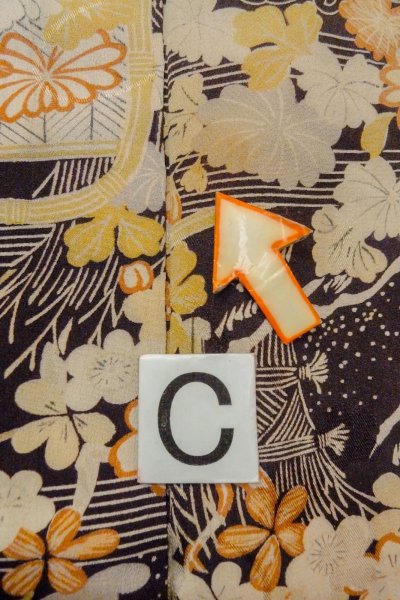 画像17: P0120B 女性用 羽織   シルク（正絹） 深い藤色,  菊 【中古】【USED】【リサイクル】 ★★☆☆☆【P0120B】 (17)