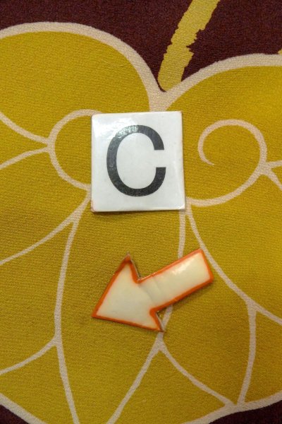 画像17: P0120D 女性用 羽織   シルク（正絹） 深いえんじ,  唐花 【中古】【USED】【リサイクル】 ★★☆☆☆【P0120D】 (17)