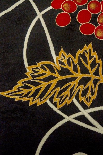 画像8: P0120E 女性用 羽織   シルク（正絹） 黒,  つた 【中古】【USED】【リサイクル】 ★★★★☆【P0120E】 (8)