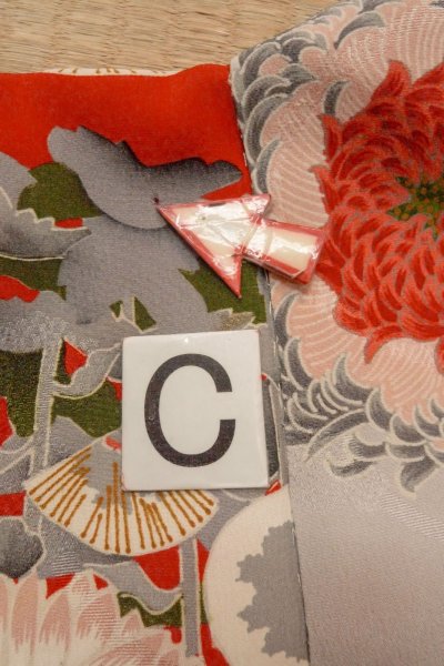 画像16: P0120H 女性用 羽織   シルク（正絹） 淡い灰色,  ぼたん 【中古】【USED】【リサイクル】 ★★☆☆☆【P0120H】 (16)