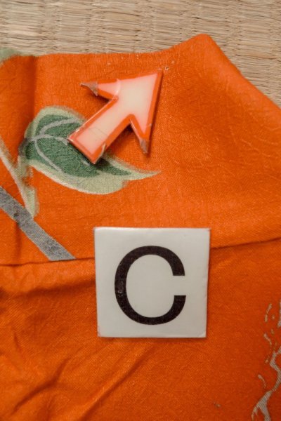 画像16: P0120I 女性用 羽織   シルク（正絹） 鮮やか橙色,  花 【中古】【USED】【リサイクル】 ★★★☆☆【P0120I】 (16)