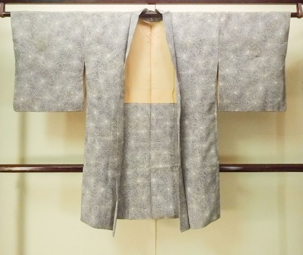 画像1: P0123D 女性用 羽織   シルク（正絹） 黒,  花 【中古】【USED】【リサイクル】 ★★★★☆【P0123D】 (1)