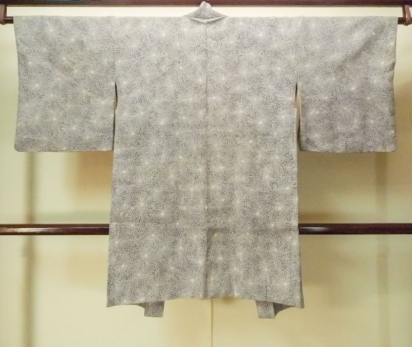 画像2: P0123D 女性用 羽織   シルク（正絹） 黒,  花 【中古】【USED】【リサイクル】 ★★★★☆【P0123D】 (2)