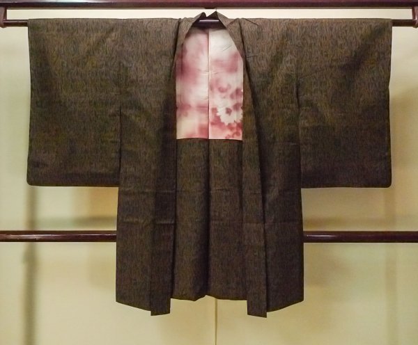 画像1: P0123E 女性用 羽織   シルク（正絹） 深い茶色,  抽象的模様 【中古】【USED】【リサイクル】 ★★★★☆【P0123E】 (1)