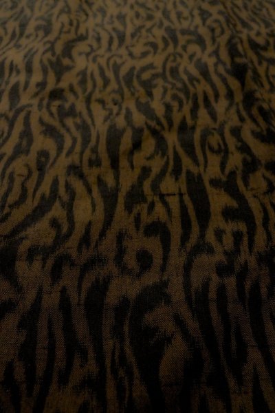 画像9: P0123E 女性用 羽織   シルク（正絹） 深い茶色,  抽象的模様 【中古】【USED】【リサイクル】 ★★★★☆【P0123E】 (9)