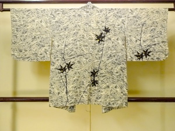 画像2: P0123M 女性用 羽織   シルク（正絹） 灰色,  もみじ 【中古】【USED】【リサイクル】 ★★☆☆☆【P0123M】 (2)