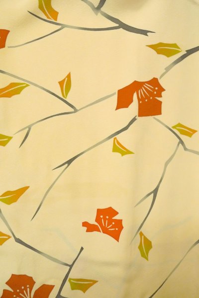 画像3: P0123X 女性用 羽織   シルク（正絹） 薄いベージュ,  花 【中古】【USED】【リサイクル】 ★★★☆☆【P0123X】 (3)