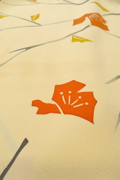 画像9: P0123X 女性用 羽織   シルク（正絹） 薄いベージュ,  花 【中古】【USED】【リサイクル】 ★★★☆☆【P0123X】 (9)