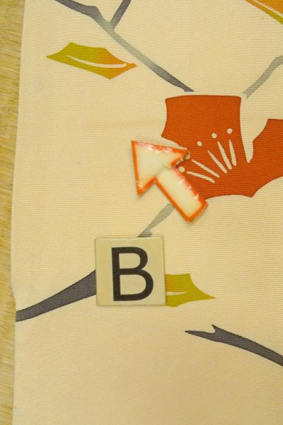 画像15: P0123X 女性用 羽織   シルク（正絹） 薄いベージュ,  花 【中古】【USED】【リサイクル】 ★★★☆☆【P0123X】 (15)