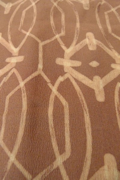 画像10: P0123Z 女性用 羽織   シルク（正絹） 淡い茶色,  抽象的模様 【中古】【USED】【リサイクル】 ★★★★☆【P0123Z】 (10)