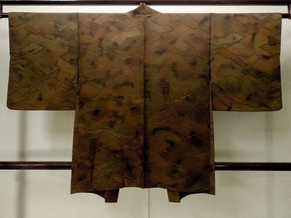 画像2: P0124C 女性用 羽織   シルク（正絹） 深い茶色,  抽象的模様 【中古】【USED】【リサイクル】 ★★★★☆【P0124C】 (2)