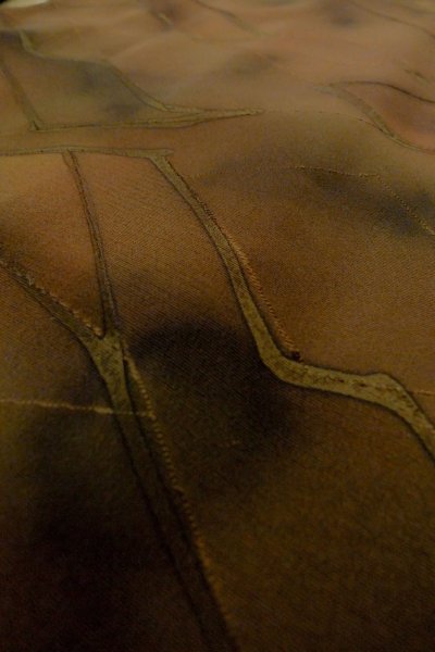 画像10: P0124C 女性用 羽織   シルク（正絹） 深い茶色,  抽象的模様 【中古】【USED】【リサイクル】 ★★★★☆【P0124C】 (10)