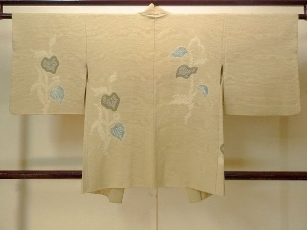 画像2: P0124D 女性用 羽織   シルク（正絹） 淡いベージュ,  葉 【中古】【USED】【リサイクル】 ★★☆☆☆【P0124D】 (2)