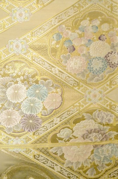 画像5: P0206A 袋帯 女性用着物 シルク（正絹）  光沢のある 金色 ぼたん 【中古】 【USED】 【リサイクル】 ★★★☆☆ (5)