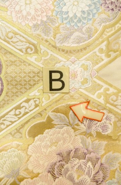 画像14: P0206A 袋帯 女性用着物 シルク（正絹）  光沢のある 金色 ぼたん 【中古】 【USED】 【リサイクル】 ★★★☆☆ (14)