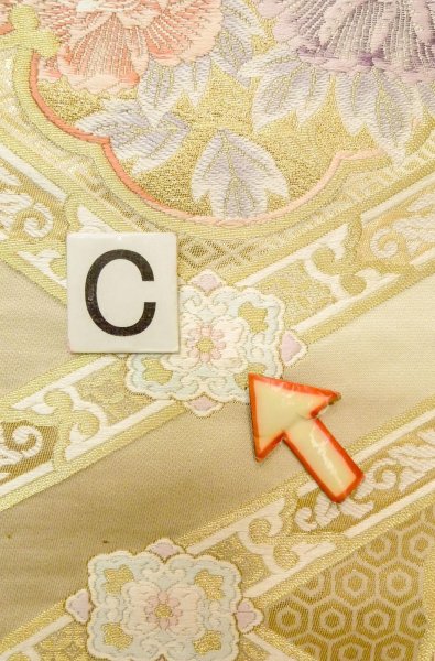 画像15: P0206A 袋帯 女性用着物 シルク（正絹）  光沢のある 金色 ぼたん 【中古】 【USED】 【リサイクル】 ★★★☆☆ (15)