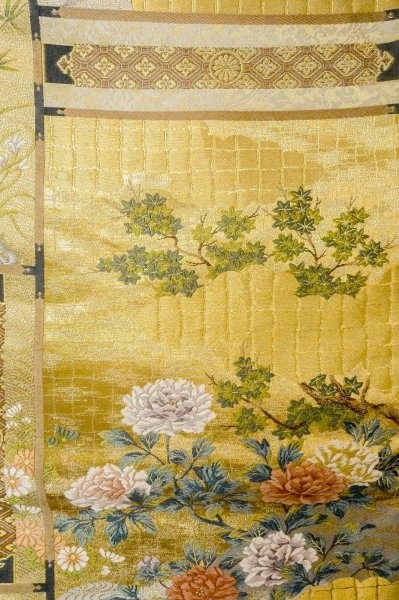 画像3: P0206F 袋帯 女性用着物 シルク（正絹）  光沢のある 金色 ぼたん 【中古】 【USED】 【リサイクル】 ★★★★☆ (3)