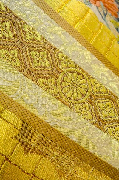 画像9: P0206F 袋帯 女性用着物 シルク（正絹）  光沢のある 金色 ぼたん 【中古】 【USED】 【リサイクル】 ★★★★☆ (9)