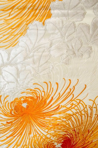 画像4: P0206H 袋帯 女性用着物 シルク（正絹）  光沢のある オフ　ホワイト 菊 【中古】 【USED】 【リサイクル】 ★★★★☆ (4)