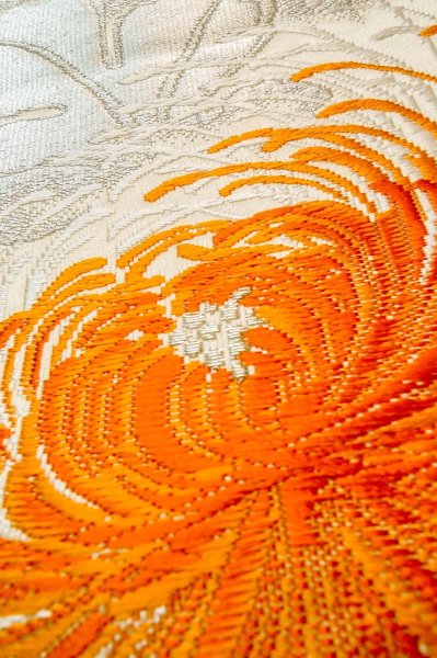 画像9: P0206H 袋帯 女性用着物 シルク（正絹）  光沢のある オフ　ホワイト 菊 【中古】 【USED】 【リサイクル】 ★★★★☆ (9)