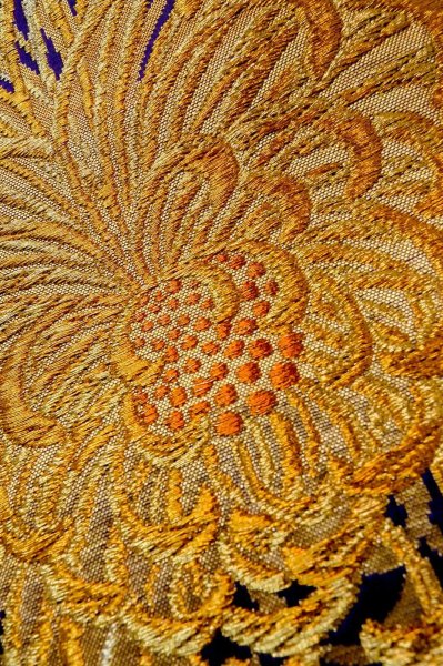 画像9: P0206I 袋帯 女性用着物 シルク（正絹）  鮮やか 紫色 菊 【中古】 【USED】 【リサイクル】 ★★★☆☆ (9)