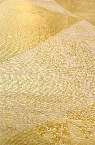 画像9: P0206N 袋帯 女性用着物 シルク（正絹）  光沢のある 金色 ぼたん 【中古】 【USED】 【リサイクル】 ★★★☆☆ (9)