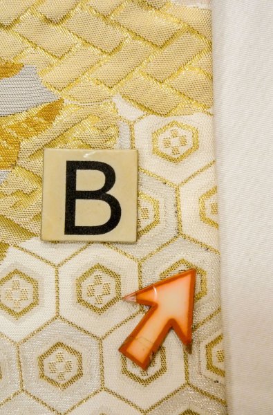 画像17: P0206P 袋帯 女性用着物 シルク（正絹）  薄い 金色 花 【中古】 【USED】 【リサイクル】 ★★★☆☆ (17)