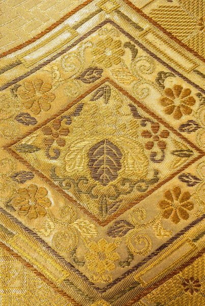 画像6: P0206Q 袋帯 女性用着物 シルク（正絹）  光沢のある 金色 菊 【中古】 【USED】 【リサイクル】 ★★★☆☆ (6)