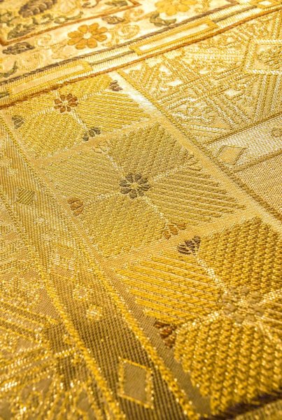 画像8: P0206Q 袋帯 女性用着物 シルク（正絹）  光沢のある 金色 菊 【中古】 【USED】 【リサイクル】 ★★★☆☆ (8)