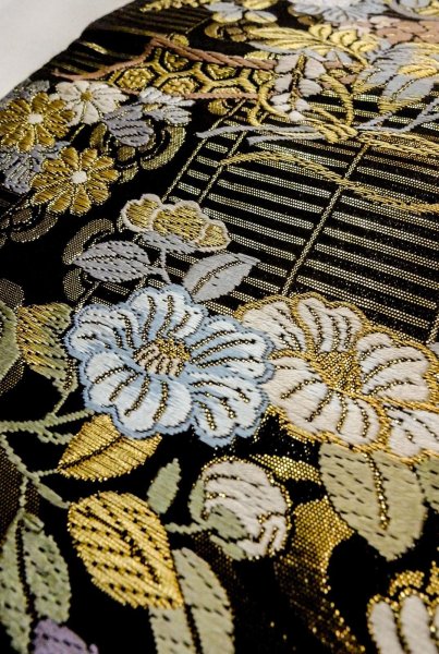画像10: P0206R 袋帯 女性用着物 シルク（正絹）  光沢のある 黒 花 【中古】 【USED】 【リサイクル】 ★★★★☆ (10)