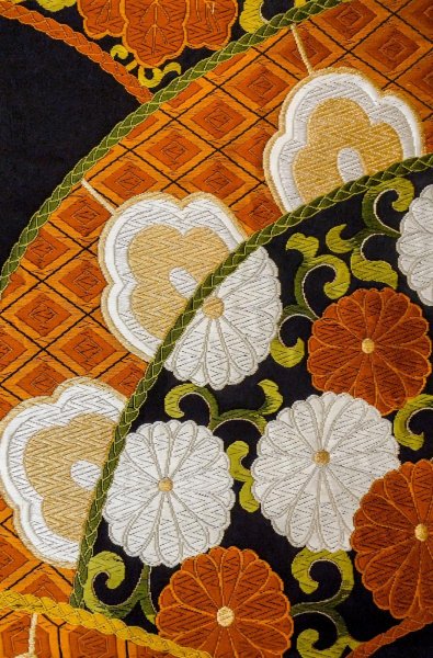 画像3: P0206U 袋帯 女性用着物 シルク（正絹）   黒 菊 【中古】 【USED】 【リサイクル】 ★★★★☆ (3)