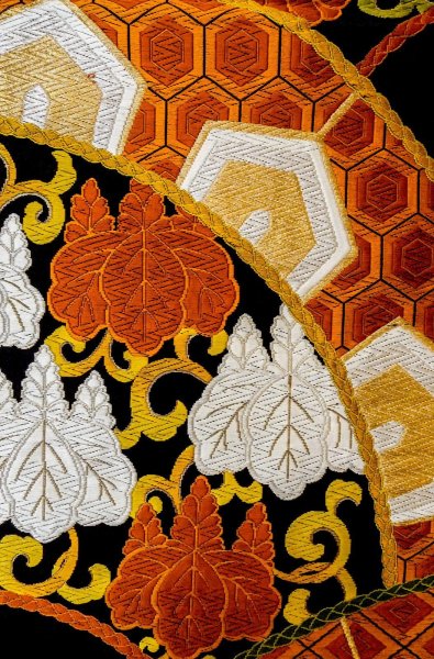 画像4: P0206U 袋帯 女性用着物 シルク（正絹）   黒 菊 【中古】 【USED】 【リサイクル】 ★★★★☆ (4)