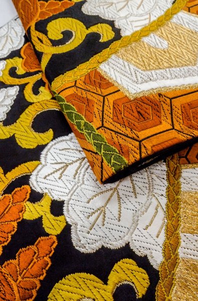 画像11: P0206U 袋帯 女性用着物 シルク（正絹）   黒 菊 【中古】 【USED】 【リサイクル】 ★★★★☆ (11)