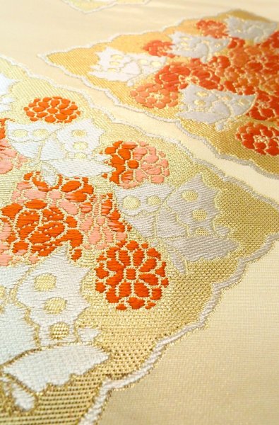 画像10: P0206Z 袋帯 女性用着物 シルク（正絹）  光沢のある 金色 菊 【中古】 【USED】 【リサイクル】 ★★★☆☆ (10)