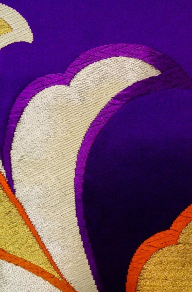 画像7: P0207B 袋帯 女性用着物 シルク（正絹）  鮮やか 紫色 唐草 【中古】 【USED】 【リサイクル】 ★★☆☆☆ (7)