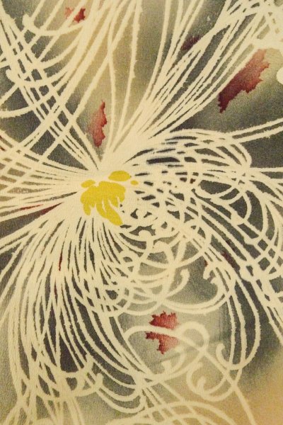 画像5: P0225C 女性用 小紋   シルク（正絹） 淡い灰色がかったマルチカラー,  菊 【中古】【USED】【リサイクル】 ★★☆☆☆【P0225C】 (5)
