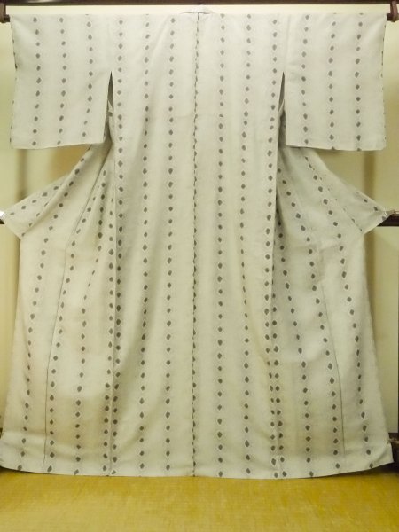画像1: P0225E 女性用 単衣   シルク（正絹） 薄い灰色,  菱 【中古】【USED】【リサイクル】 ★★★★☆【P0225E】 (1)