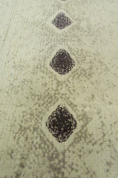 画像9: P0225E 女性用 単衣   シルク（正絹） 薄い灰色,  菱 【中古】【USED】【リサイクル】 ★★★★☆【P0225E】 (9)