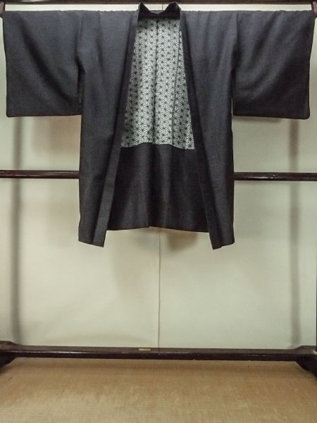 画像1: P0225F 女性用 羽織   シルク（正絹） 深い灰色,  抽象的模様 【中古】【USED】【リサイクル】 ★★★★☆【P0225F】 (1)