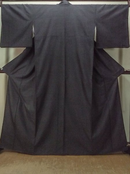 画像1: P0225G 女性用 紬   シルク（正絹） 深い灰色,  抽象的模様 【中古】【USED】【リサイクル】 ★★★★☆【P0225G】 (1)