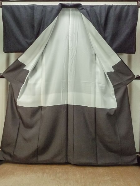 画像2: P0225G 女性用 紬   シルク（正絹） 深い灰色,  抽象的模様 【中古】【USED】【リサイクル】 ★★★★☆【P0225G】 (2)