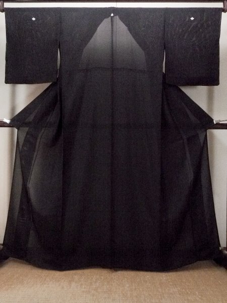 画像1: P0225P 女性用 紋付   シルク（正絹） 黒,  【中古】【USED】【リサイクル】 ★★★★☆【P0225P】 (1)