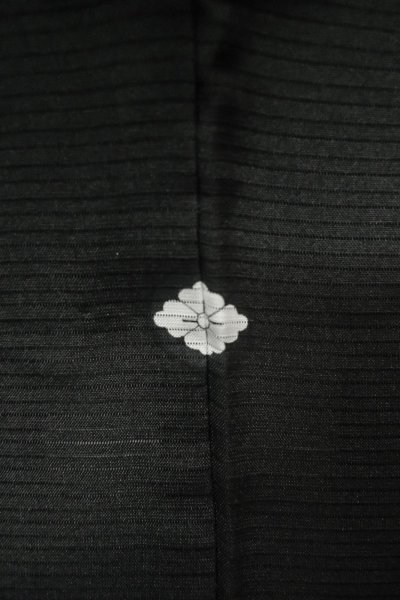 画像3: P0225P 女性用 紋付   シルク（正絹） 黒,  【中古】【USED】【リサイクル】 ★★★★☆【P0225P】 (3)