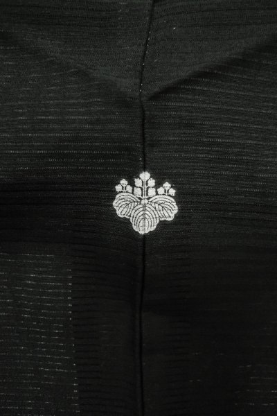 画像3: P0225Q 女性用 紋付   シルク（正絹） 黒,  【中古】【USED】【リサイクル】 ★★★★☆【P0225Q】 (3)