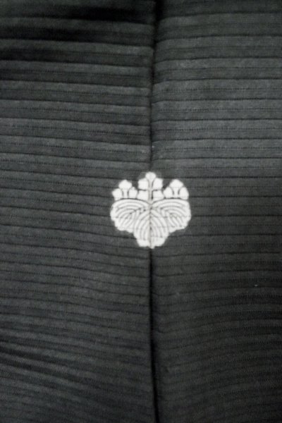 画像3: P0225S 女性用 紋付   シルク（正絹） 黒,  【中古】【USED】【リサイクル】 ★★★★☆【P0225S】 (3)